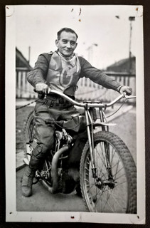 1940's VIC DUGGAN (Harringay Racers) posed original photo!