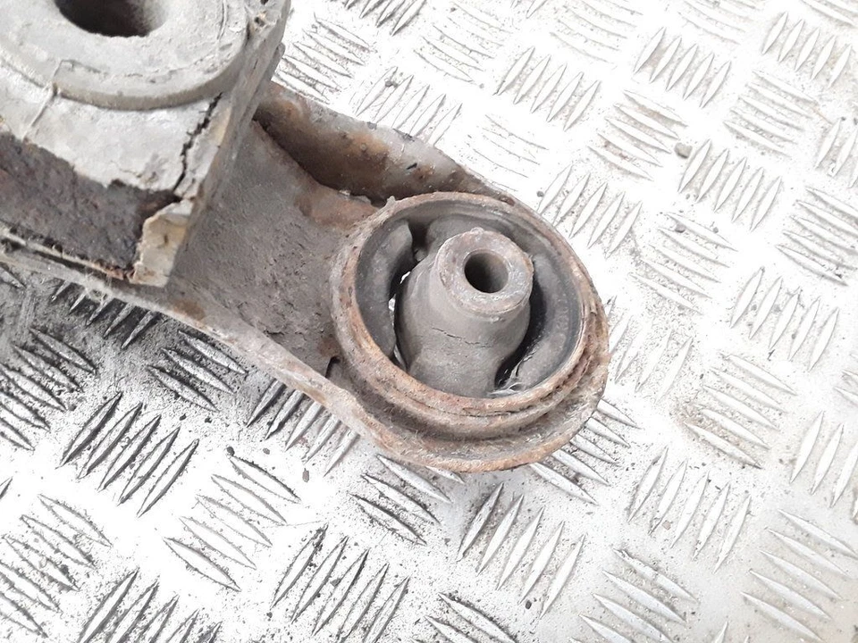 Volvo V40 MK1 2.0T 118kW Gasolina Estate 1998 rueda trasera derecha eje nudillo Foto 4 de 4