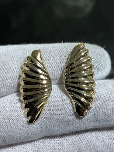 Aretes únicos de oro amarillo de 14k con diseño ligero y ala de ángel - Imagen 9 de 11
