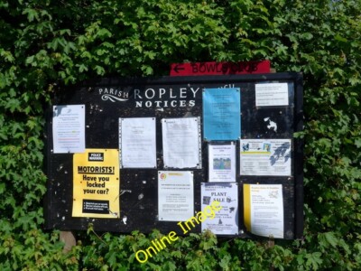Foto 6x4 Aushangtafel vor dem Gemeindehaus Ropley c2014