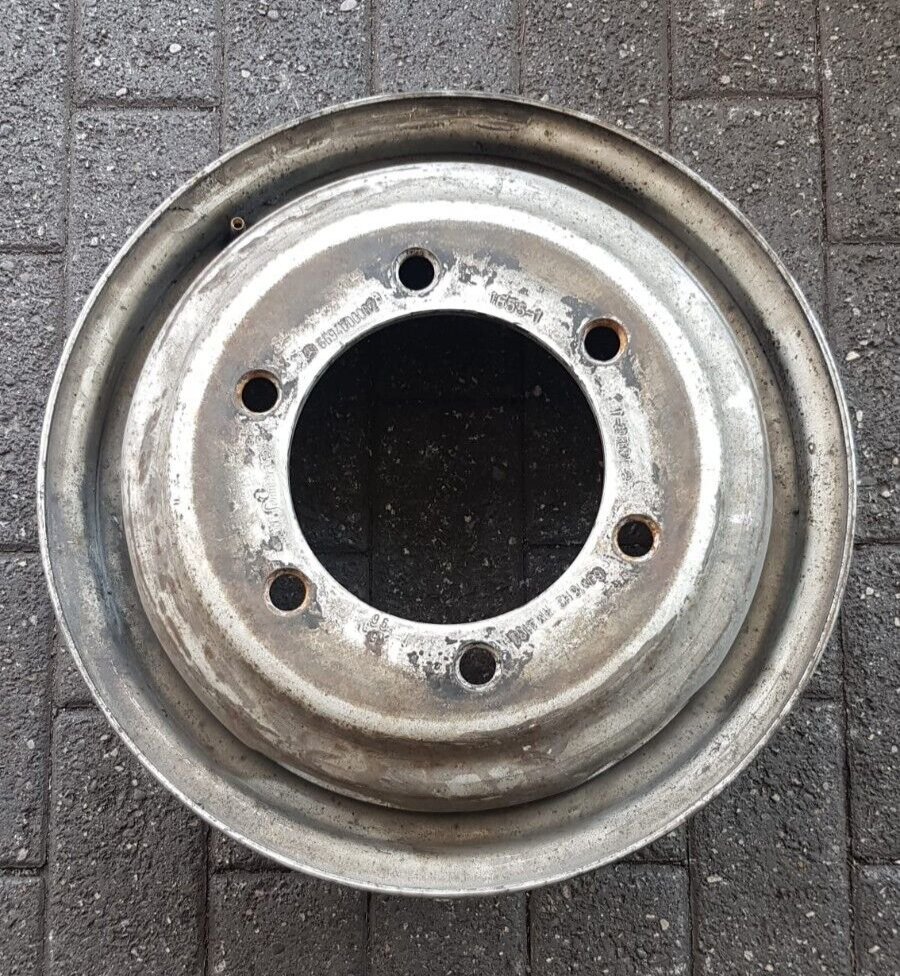 Foto 5 di 16