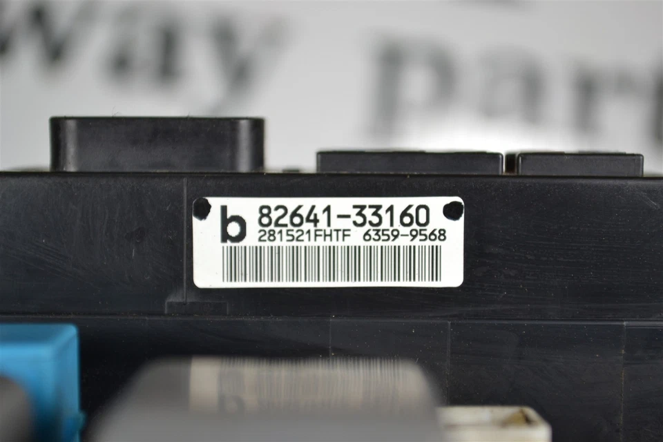 89221AC070 TOYOTA AVALON 2013-2018 2GRFE Motor Caja Fusibles Relé Módulo 10B8 499 Foto 2 de 4