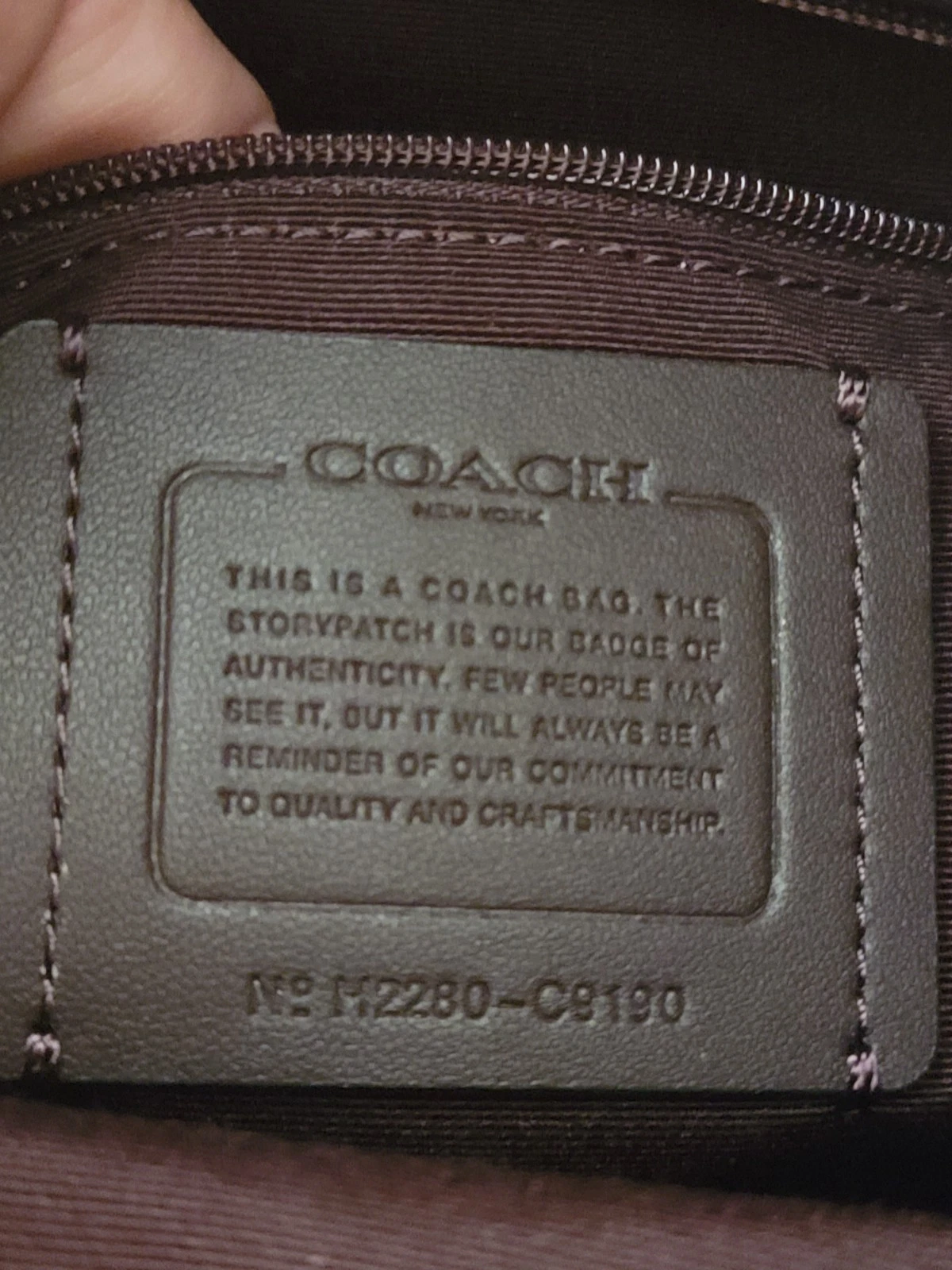 Coach Jules Hobo borsa a tracolla media C9190 pelle magenta scuro ciottoli