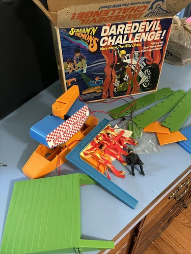 HASBRO SCREAM'N DEMONS DAREDEVIL CHALLENGE WITH BOX