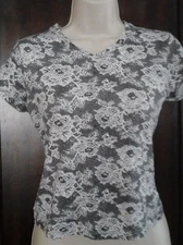 SHORT SLEEVE BLACK AND WHITE FLOWER STRETCH TOP/BLOUSE  BY ROUTE 66 STRETCH SZ L