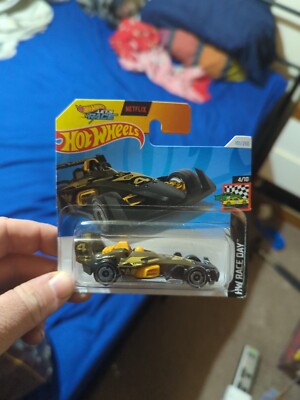 Hot Wheels HW-4 Trac 101/250 schwarz, gold und gelb HW Race Day