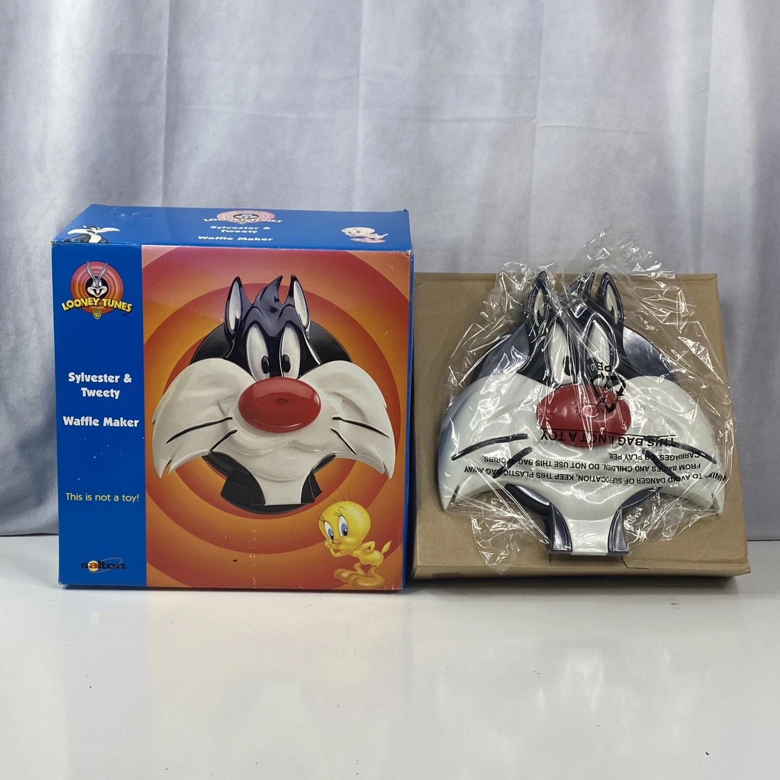 NEW Vintage Sylvester & Tweety Waffle Maker LOONEY TUNES Salton