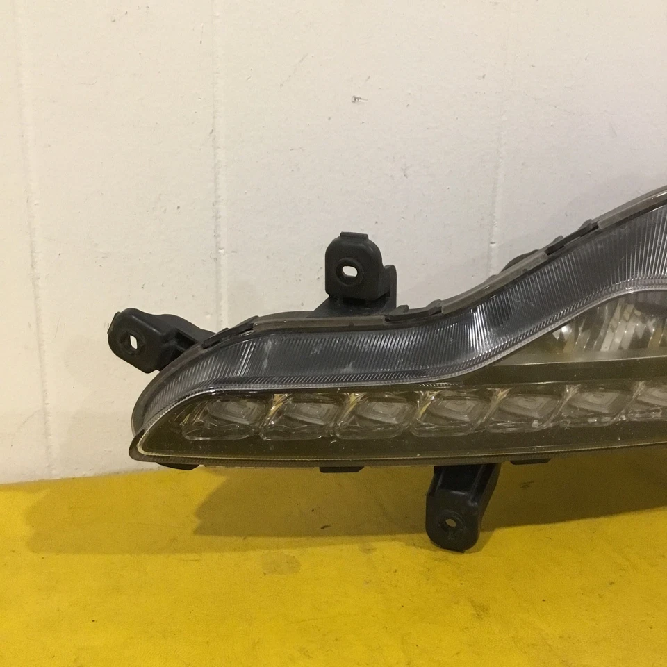Faro antiniebla LED 92202-3T230 2015-2017 lado del pasajero derecho OEM Foto 2 de 4