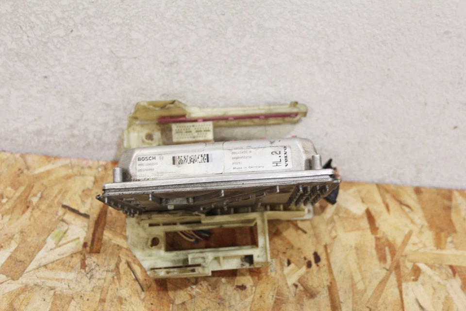 Оригинальный электронный модуль управления двигателем Volvo V70 L08146 2001 годов выпуска - Изображение 3 из 4