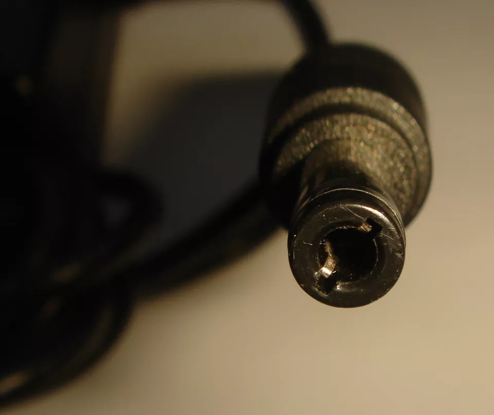 TOSHIBA Dynabook AW2 AX2 Series / QOSMIO F45 Original Power Supply - Image 2 of 2