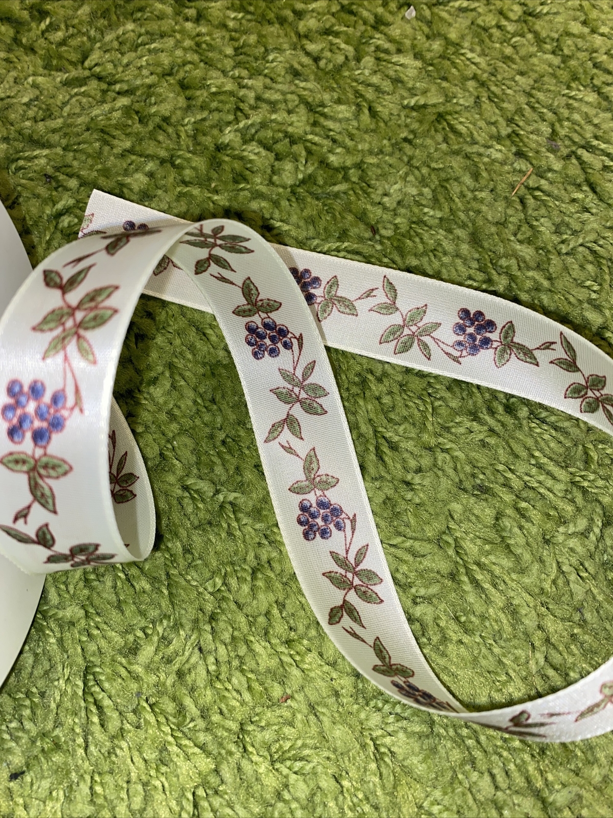 Weihnachts-Geschenkband – 4 Rollen à 22 M, Rot & Grün Mit Schneeflocken, 10 Mm Breit, Satinband Zum Basteln & Dekorieren