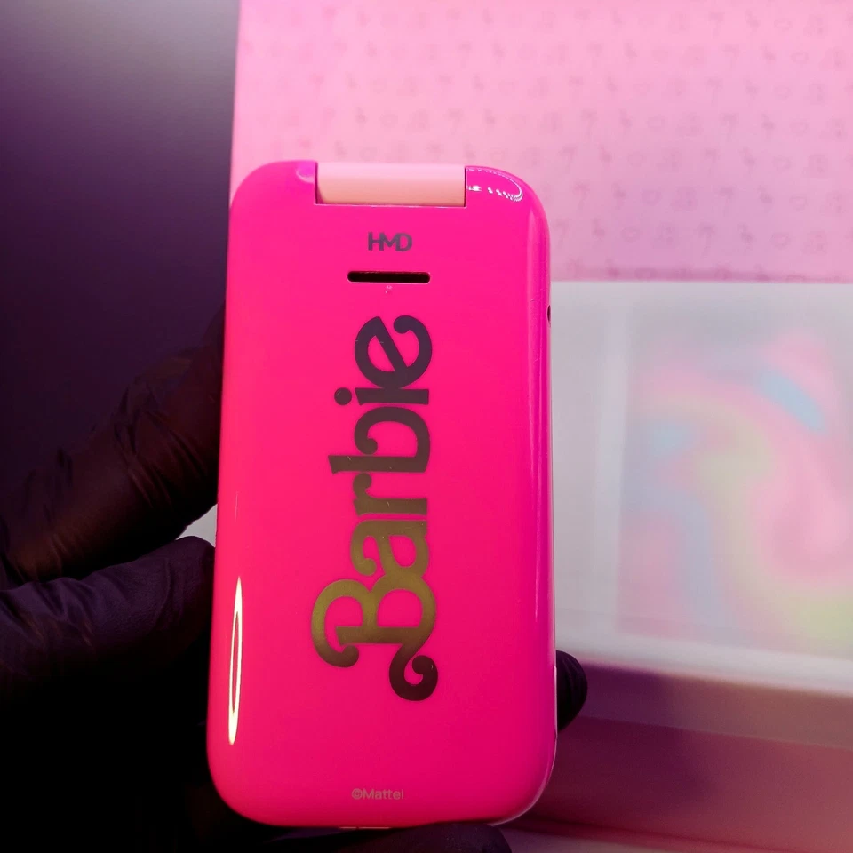 Official HMD Barbie Flip Unlocked Brand NEW Kaios Pink Collector Edition Phone - Image 3 of 4