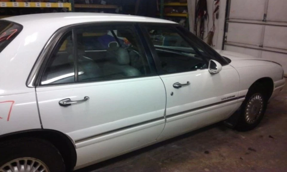 LESABRE   1999 Valve Cover 81854-1 Foto 4 de 4