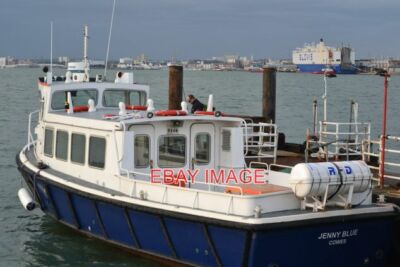 FOTO JENNY BLUE LIEGT AM HYTHE PIER FEST UND TEILT SICH DERZEIT HYTHE PASSAGIERFÄHRE D