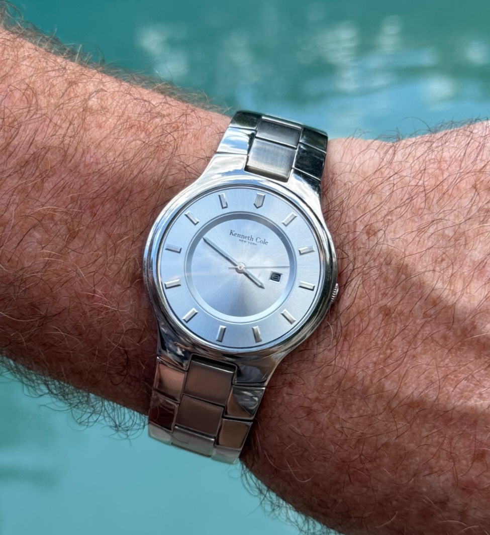 Kenneth Cole U54-03-KC3442 timepiece that combines luxury with