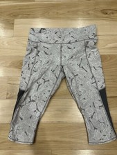 Athleta Womens Large Athletic Capri Leggings Grey & White Floral Geometric