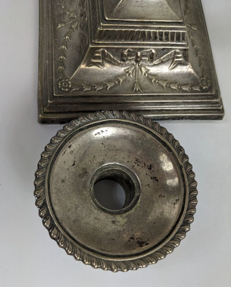 PAR de candelabros neoclásicos estilo Adam 12" enchapados en plata  Foto 4 de 4