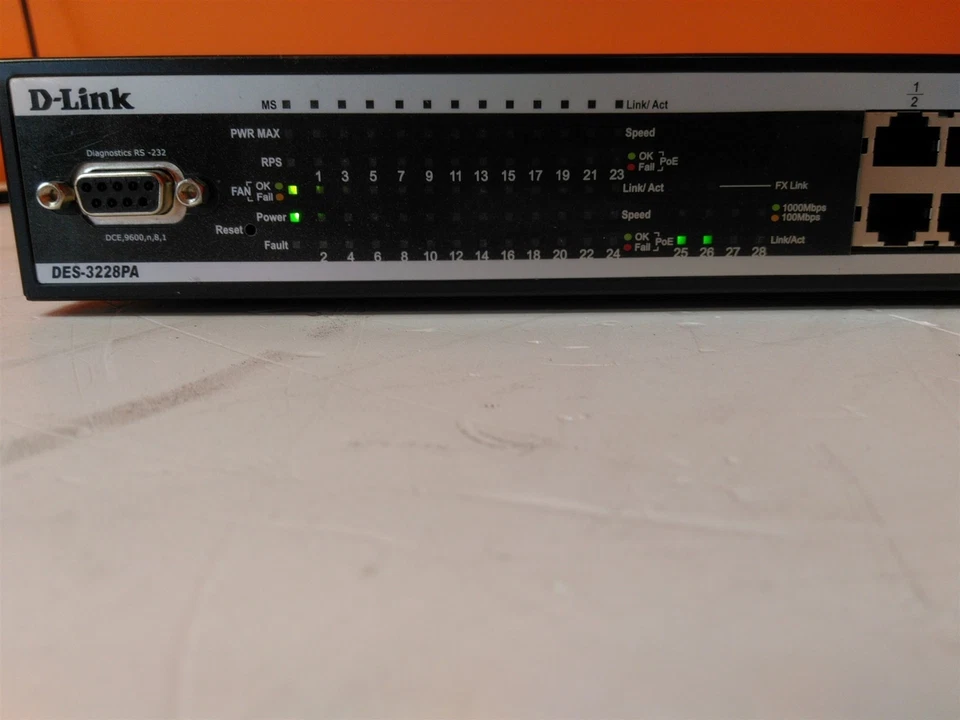 Defective D-Link DES-3228PA Managed 24-Port 10/100 Stackable PoE Switch AS-IS - Image 3 of 4