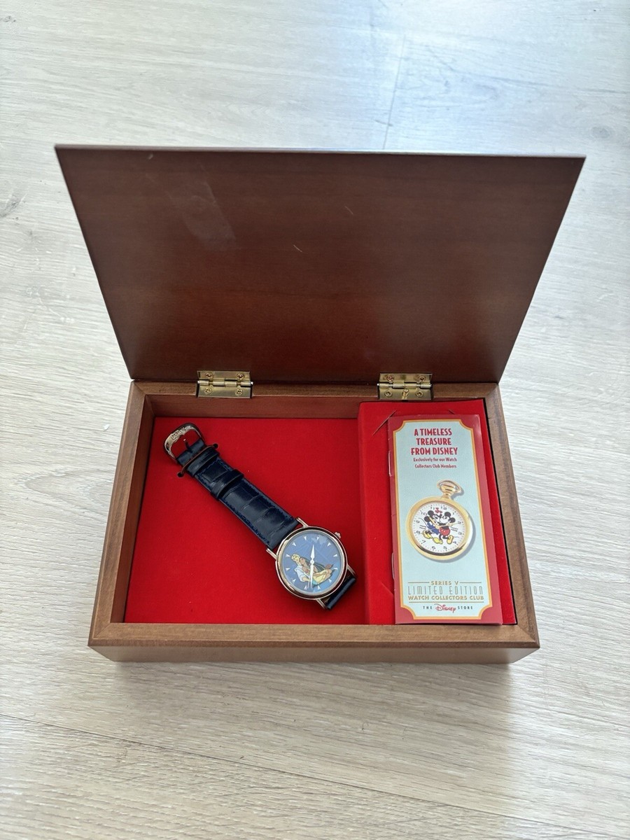 Disney Collectors Watch Club Series V Pocahontas Music Box Fossil 