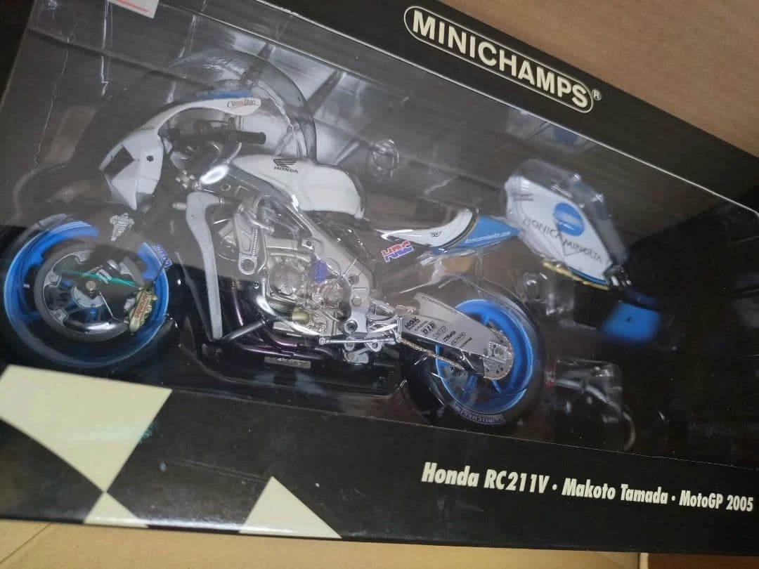 オートバイ・バイク MINICHAMPS Honda RC211V Makoto Tamada MINICHAMPS Honda RC211V Makoto Tamada Diecast Model 1/12 Scale