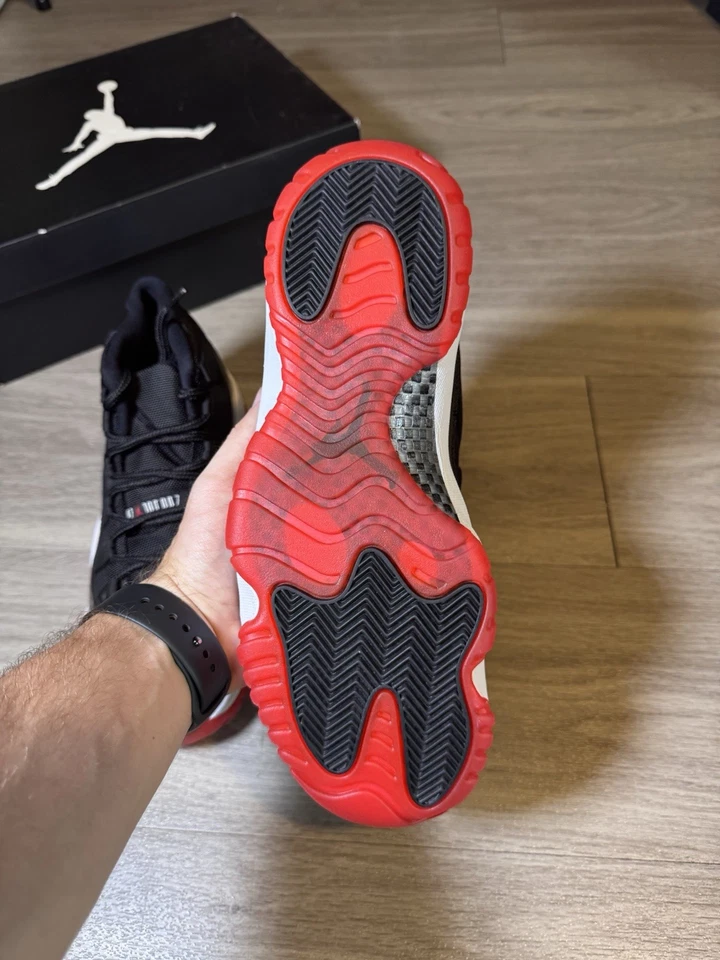 AIR JORDAN XI 11 RETRO 2012 USADO TALLA 9.5 CRIADO NEGRO ROJO UNIVERSITARIO 378037 010 NUEVO Foto 3 de 4