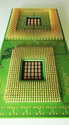 2x Intel Pentium 4 1.3 GHz + Xeon 1800DP / 512 MB L2 cache / 400 MHz / 1.5 V CPU