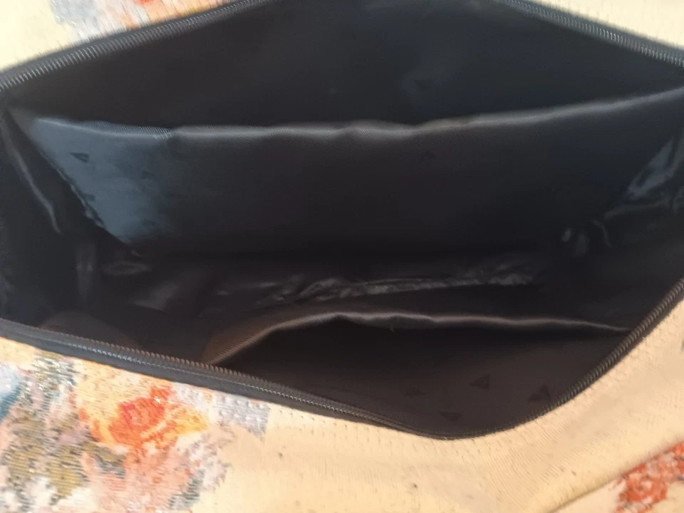 ☆GUESS! BOLSA DE MÃO WEEKENDER PADRÃO FLORAL MUITO ESPAÇOSA - Imagem 3 de 4