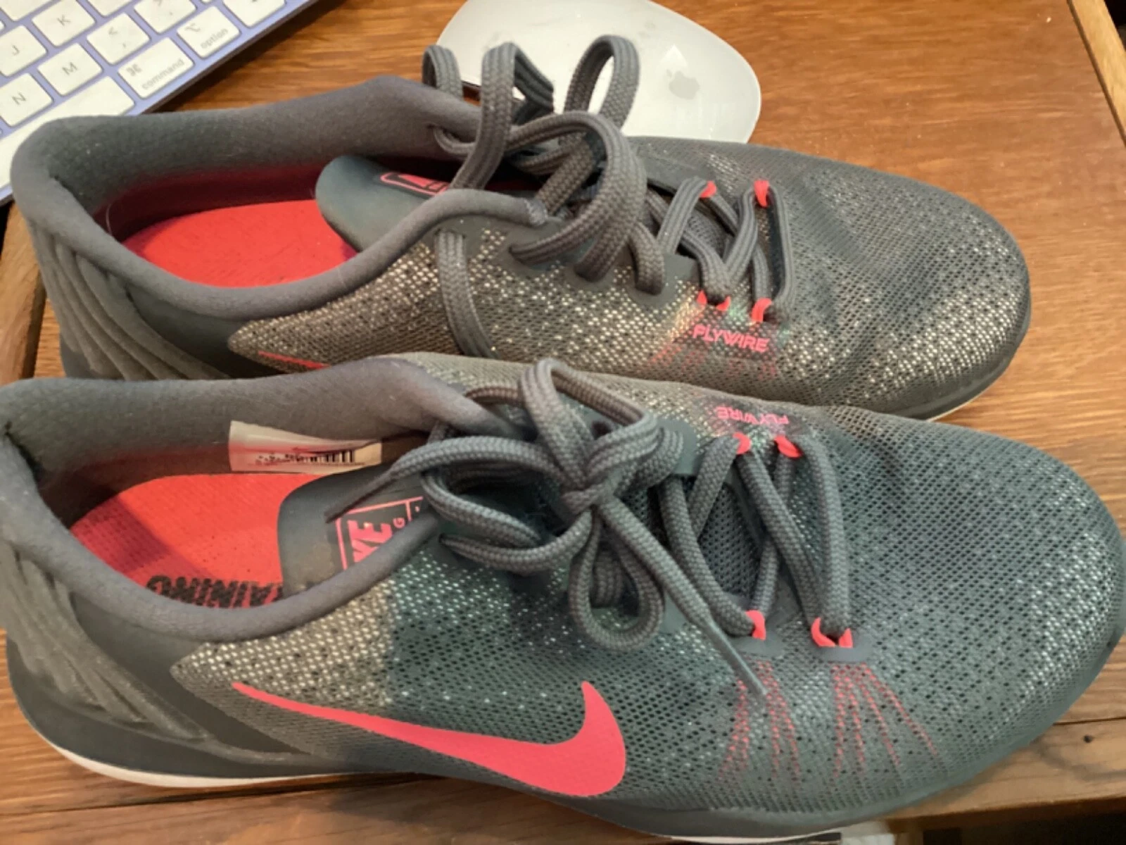 NIKE TRAINING FLYWIRE FLEX SUPREME TR5 LÉGÈREMENT UTILISÉ TAILLE 7,5W GRIS/ROSE