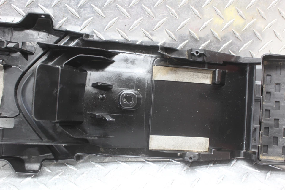 Carenado de bandeja de batería trasera trasera Suzuki GSXR600 2009 Foto 3 de 4