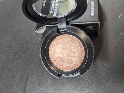 ***DAMAGED PLEASE READ*** MAC EYESHADOW - GLEAM (LUSTRE) A76 - BNIB - Picture 2 of 2