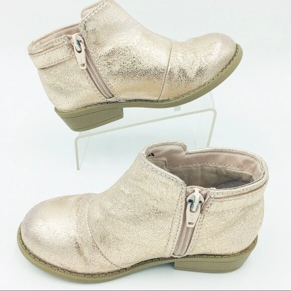 NOVO! BOTA BOTA CURTA NINA - METAL OURO ROSA - MENINA 6T - MSRP $49 - Imagem 2 de 3