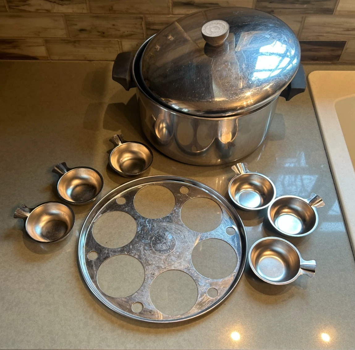 Vintage REVERE WARE 6 QT Dutch Oven Kettle 6 Egg Poacher Cups Insert Lid 9 PCS