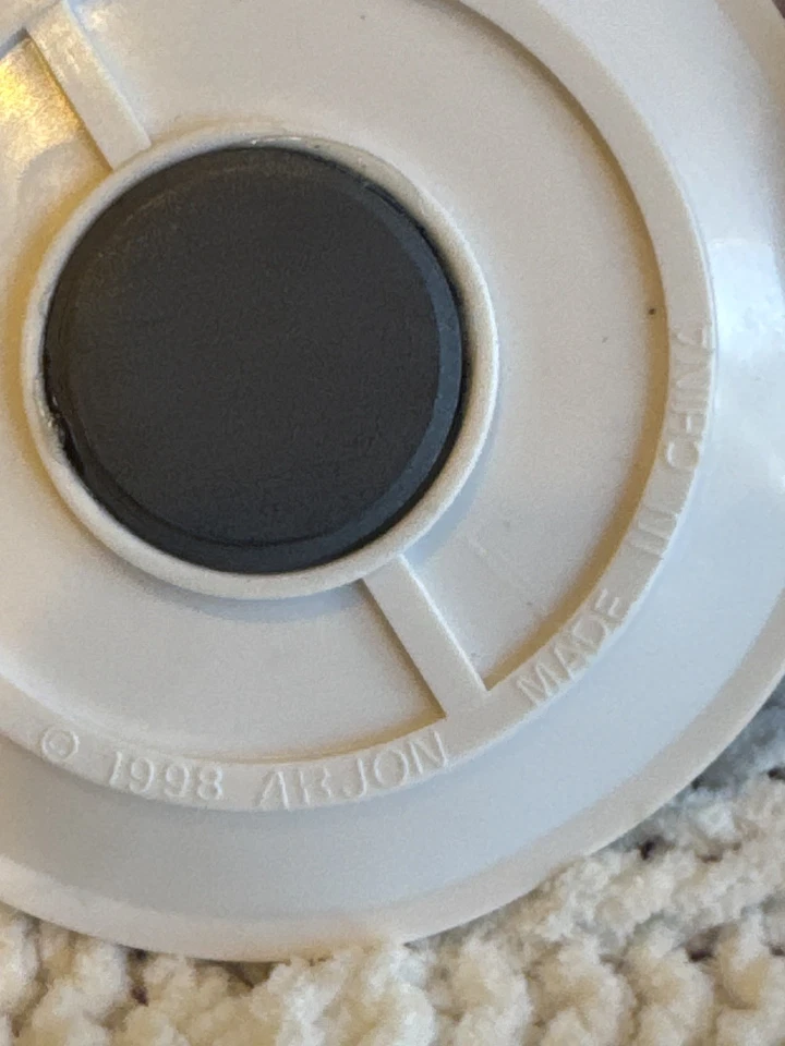 1998 Arjon Retro Diner Magnet Set Lucy’s & Maria’s Plates w/ Roller Waitress - image 3 of 4