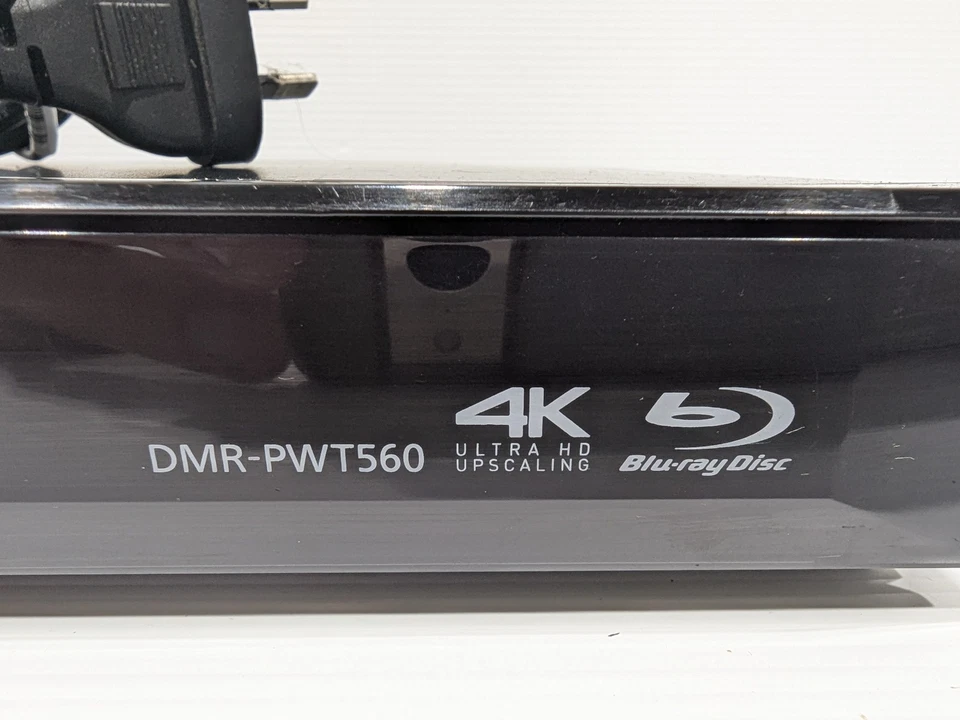Panasonic DMRPWT560 500 GB DVD / Blu Ray Player & HDD Recorder Includes Remote - Image 4 of 4