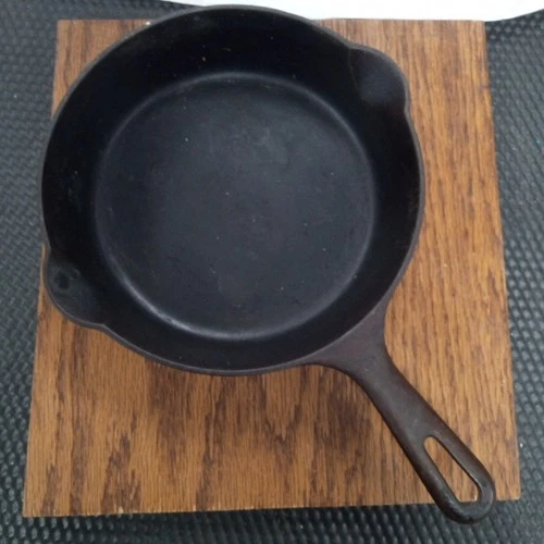 Griswold Vintage #5 Small Logo Cast Iron Skillet 724