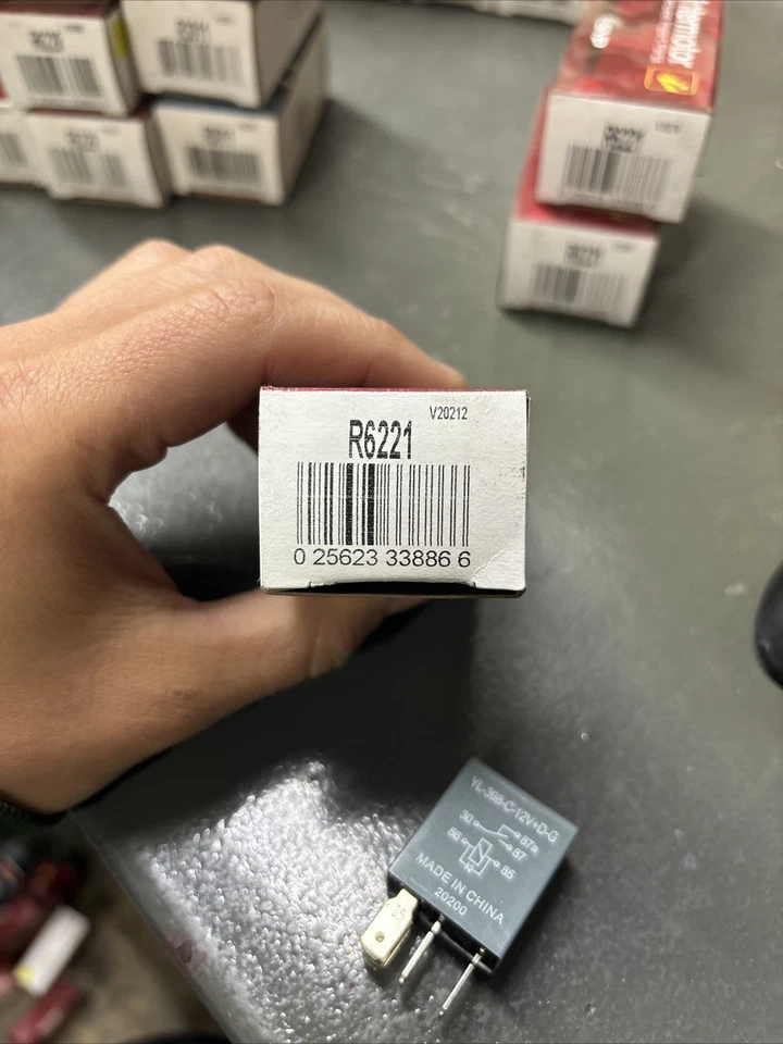 Intermotor BWD R6221, relé de motor ventilador de refrigeración del motor, seleccionar 96-18 Acura/Honda Foto 2 de 4