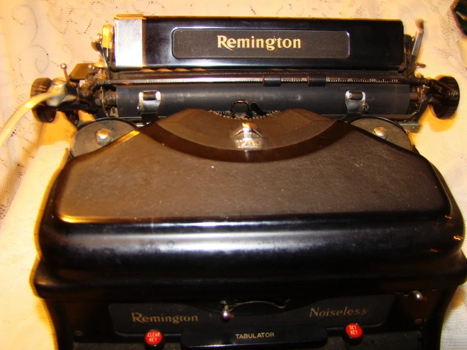 Máquina de escribir silenciosa Remington Rand vintage de 1930 Foto 3 de 4