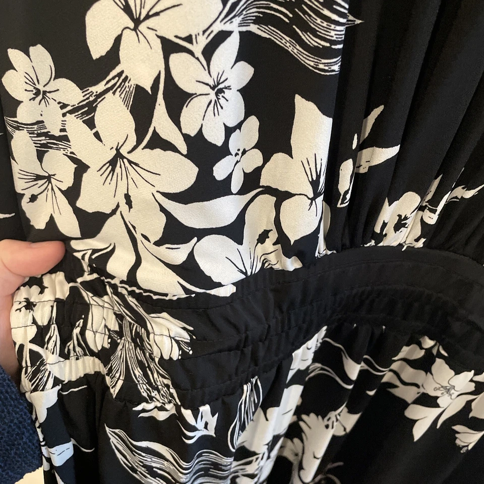 London Times Dress Black Ivory 22W Stretch A Line Pockets Ruched Waist Light - Image 4 of 4