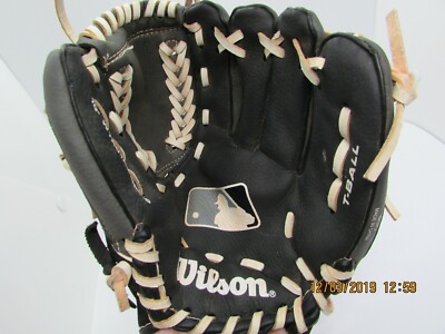 Wilson WTAO1RB15B510 Black T-Ball Glove Right Handed Player 10'' Baseball BGO