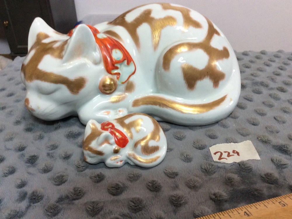 vintage ceramic sleeping cat figurine With Baby, Hand painted See Photos D229