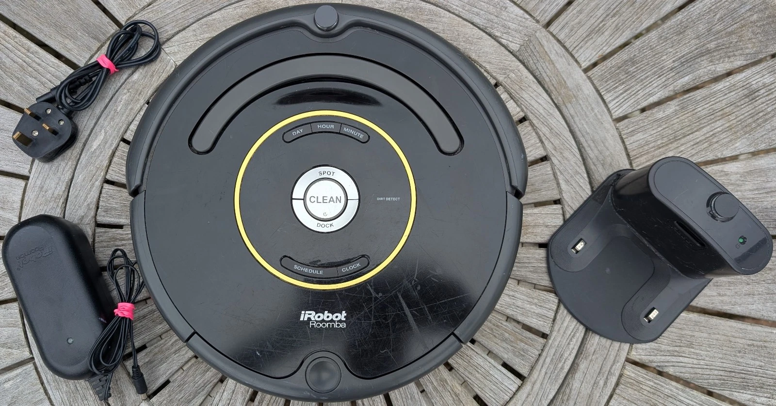 iRobot Roomba 650 Black Automatic Vacuum Cleaner With Dock Tested & Working