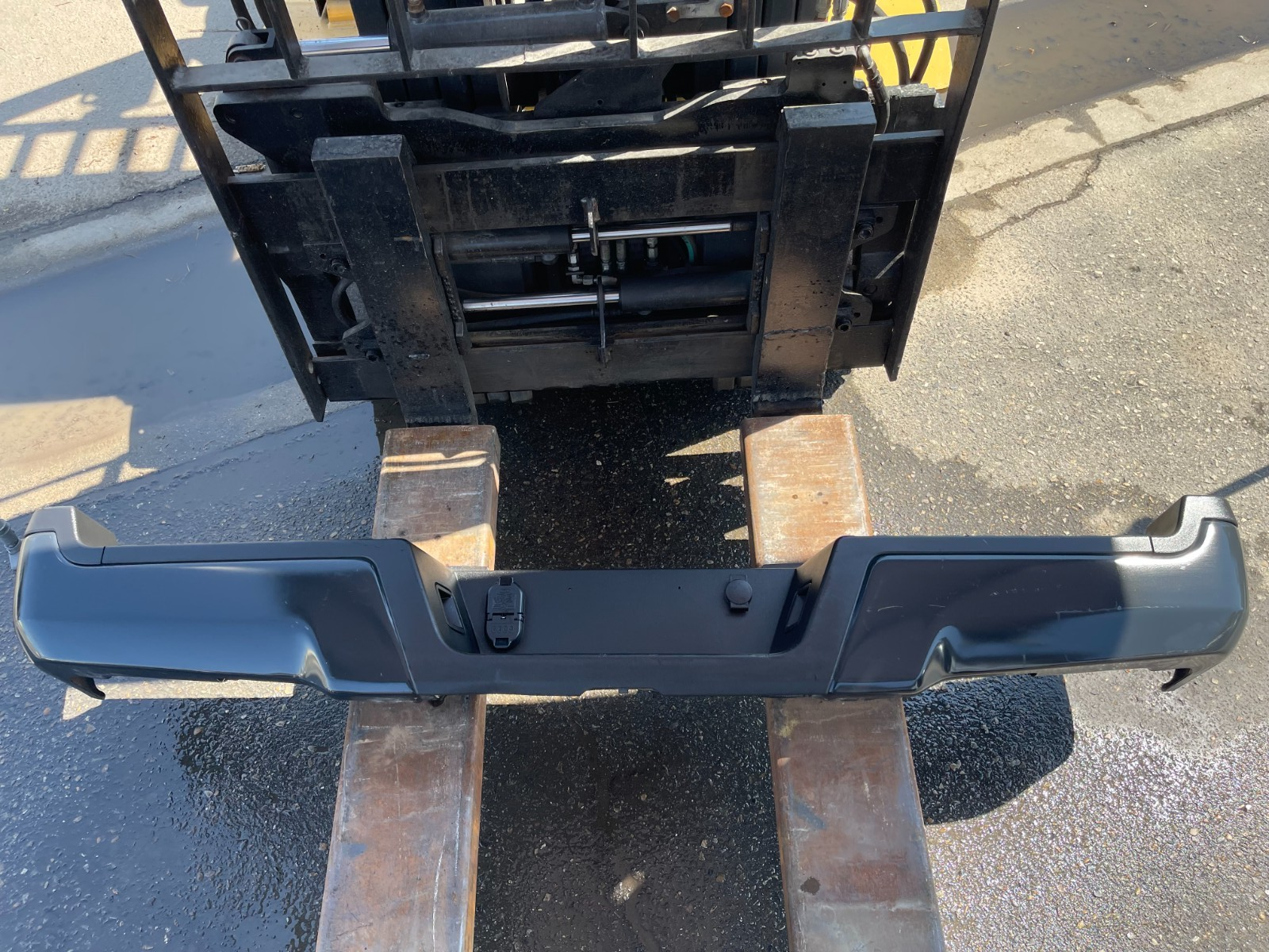 2017-2022 Ford F250 F350 Rear Bumper Black OEM w/ Step Pad No Sensor Holes SD