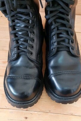 BRITISH MADE GLADIATOR 20 EYELET LEATHER STEEL TOE CAP BOOTS