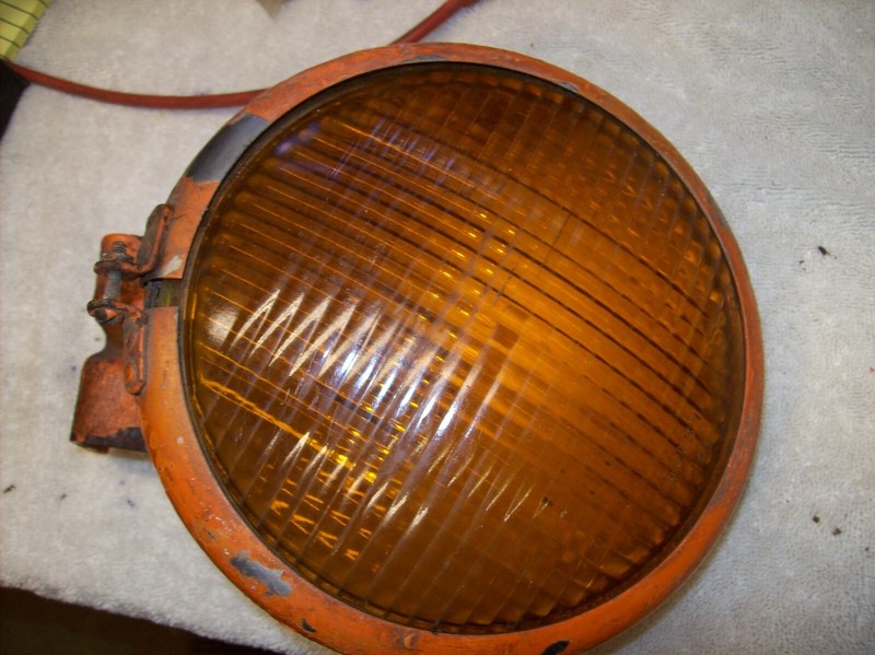 VINTAGE LS-385 Tractor Light with Bracket - Yellow Lens - 6"