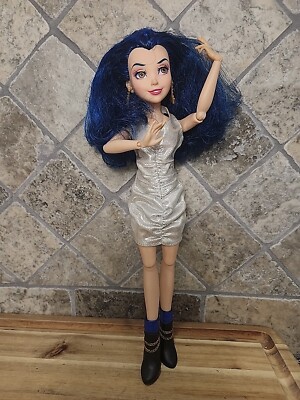 Disney Descendants Evie Isle of the Lost Daughter Evil Queen 