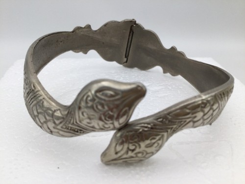 Egyptian WHITE METAL signed “S”in Diamond. SNAKE HEAD bangle bracelet clasp - Picture 5 of 7