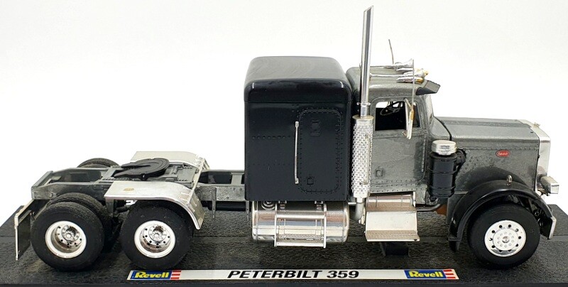 Revell 1/24 Scale 08891 - Peterbilt 359 Truck - Black/ Bare Metal