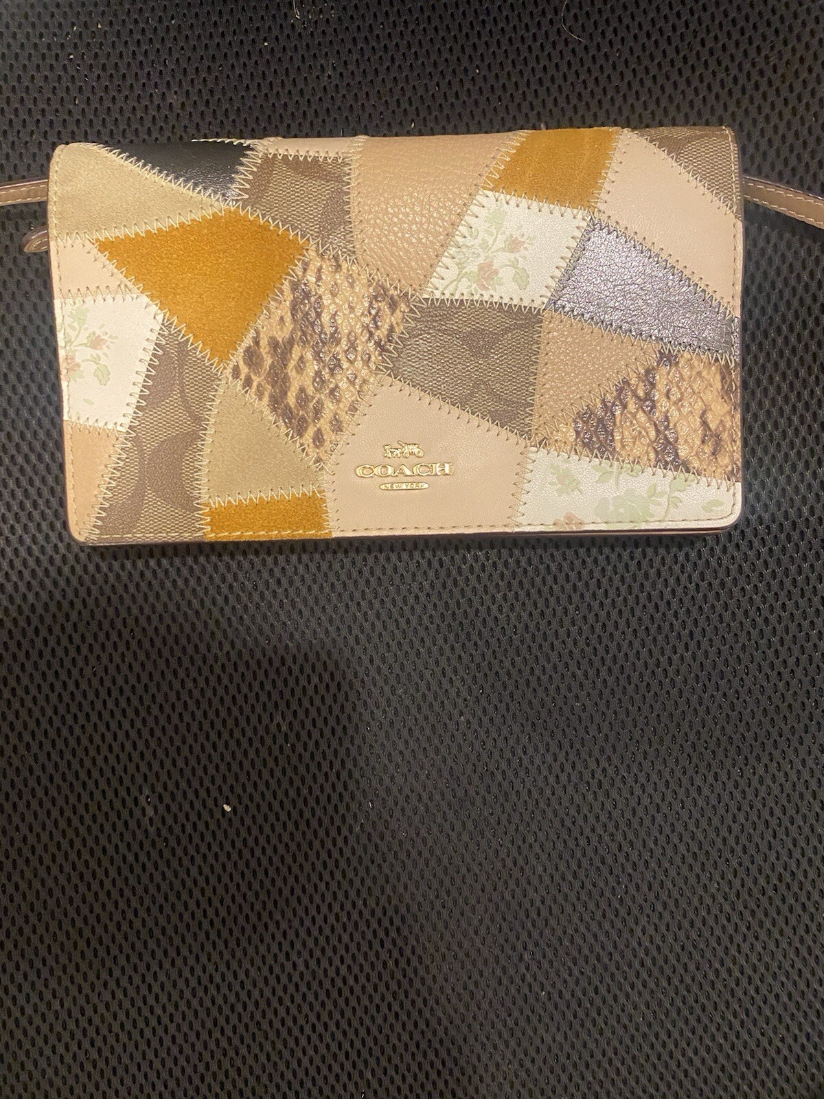 Coach Leather Crossbody Bag for Women Stylish Hands-Free Carry-image