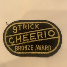 VINTAGE 1950  s Yo-Yo Patch Cheerio 9 Trick Bronze Award Felt Black Gold Oval