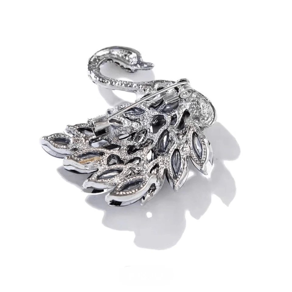 VQ Swan Brooch - Image 4 of 4